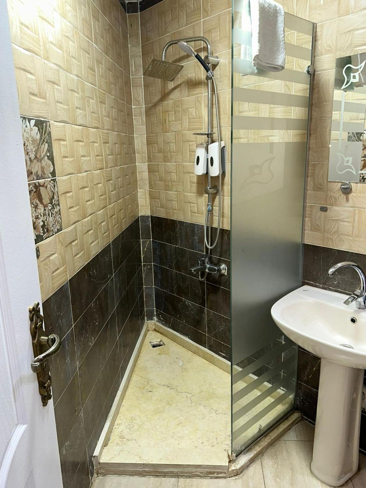Full Pyramids View Apartment With Balcony For 8 P Kafrat al Jabal Exterior photo
